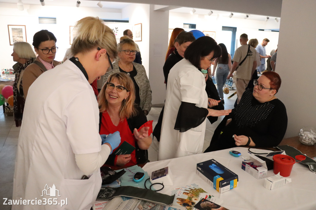 Fotorelacja: Zawierciański Dzień Kobiet w MOK Zawiercie
