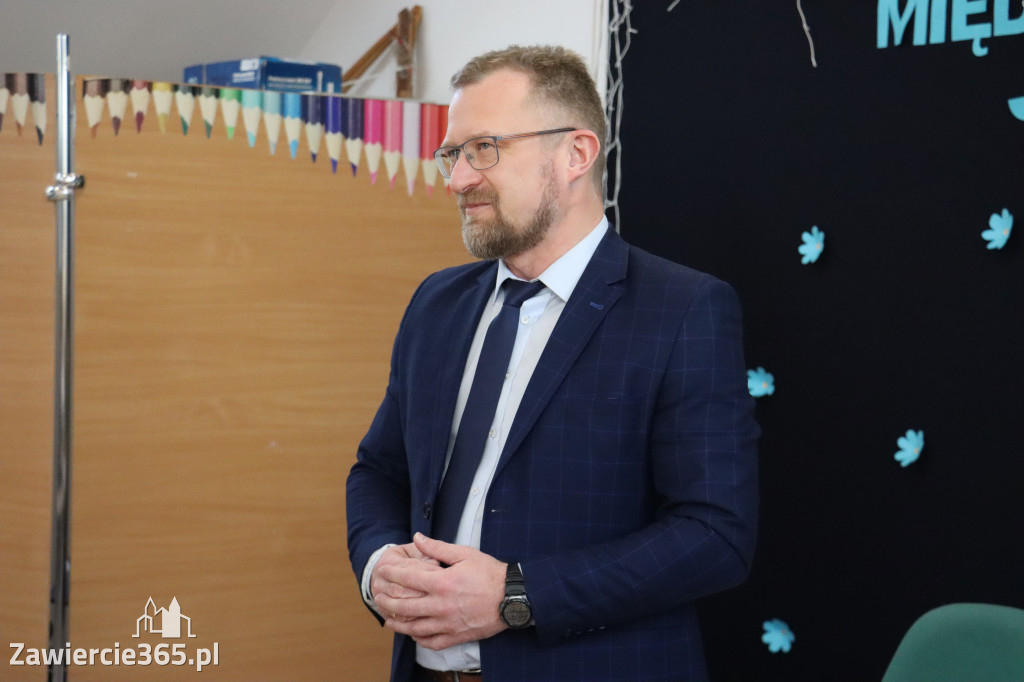 Fotorelacja: Olimpiada Języka Polskiego organizowana przez nasze KLO w Zawierciu