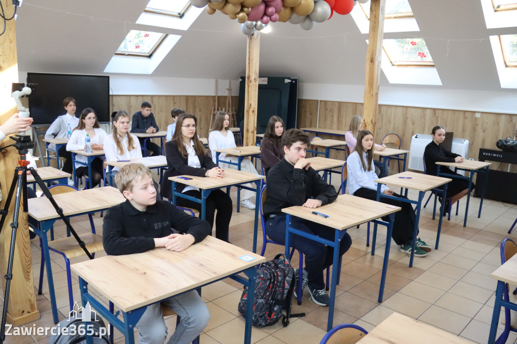 Fotorelacja: Olimpiada Języka Polskiego organizowana przez nasze KLO w Zawierciu