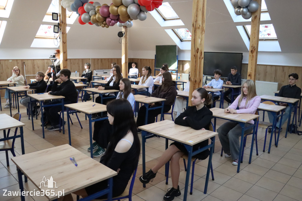 Fotorelacja: Olimpiada Języka Polskiego organizowana przez nasze KLO w Zawierciu