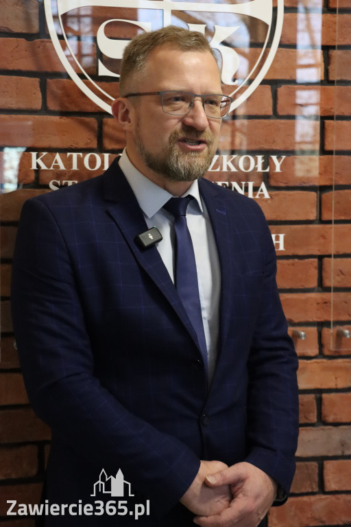 Fotorelacja: Olimpiada Języka Polskiego organizowana przez nasze KLO w Zawierciu