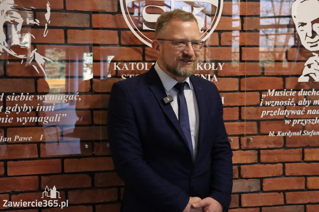 Fotorelacja: Olimpiada Języka Polskiego organizowana przez nasze KLO w Zawierciu