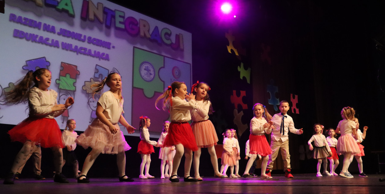 Fotorelacja I: GALA INTEGRACJI zorganizowana przez Szkoła Podstawowa nr 4 w Zawierciu