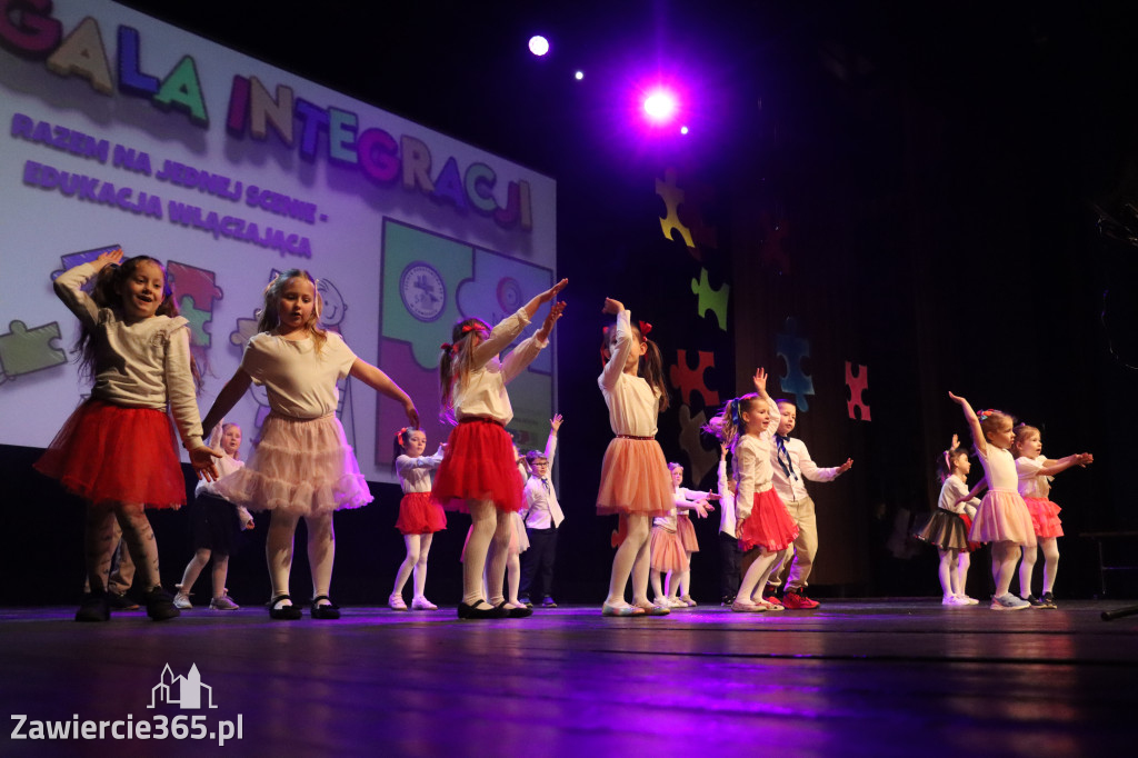 Fotorelacja I: GALA INTEGRACJI zorganizowana przez Szkoła Podstawowa nr 4 w Zawierciu