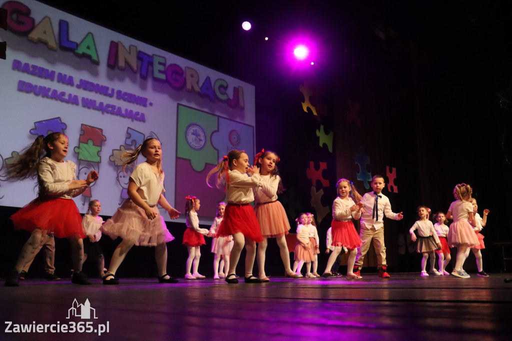Fotorelacja I: GALA INTEGRACJI zorganizowana przez Szkoła Podstawowa nr 4 w Zawierciu