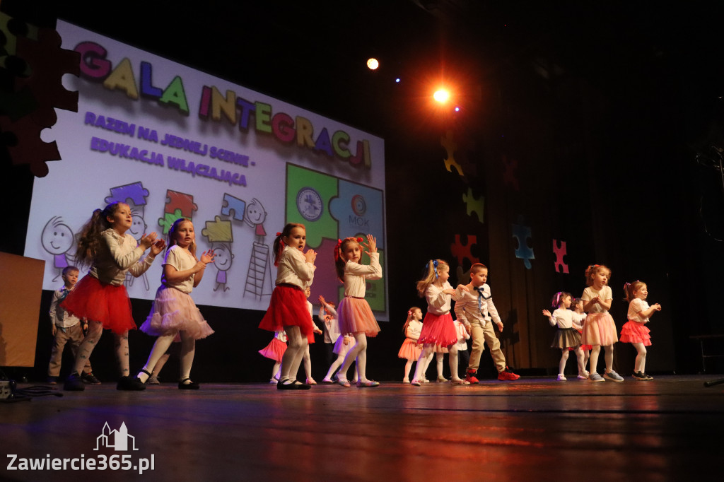 Fotorelacja I: GALA INTEGRACJI zorganizowana przez Szkoła Podstawowa nr 4 w Zawierciu