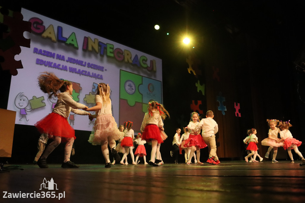 Fotorelacja I: GALA INTEGRACJI zorganizowana przez Szkoła Podstawowa nr 4 w Zawierciu