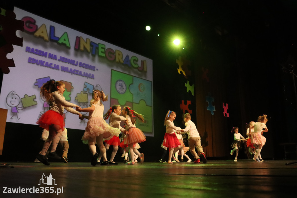 Fotorelacja I: GALA INTEGRACJI zorganizowana przez Szkoła Podstawowa nr 4 w Zawierciu