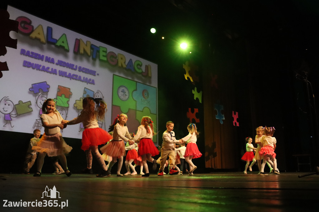 Fotorelacja I: GALA INTEGRACJI zorganizowana przez Szkoła Podstawowa nr 4 w Zawierciu