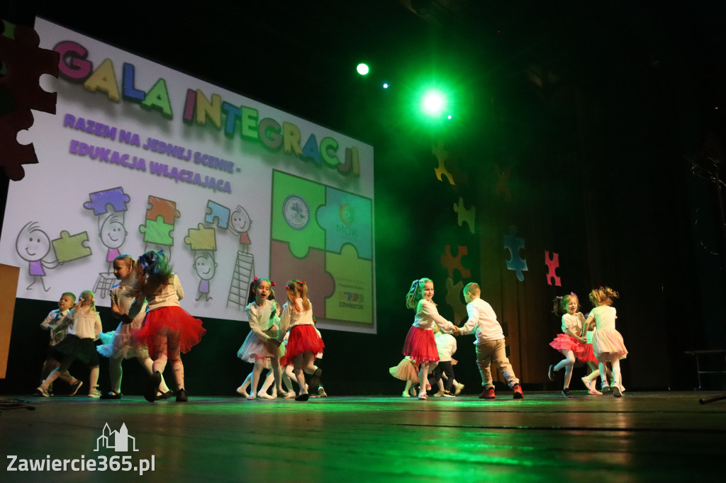 Fotorelacja I: GALA INTEGRACJI zorganizowana przez Szkoła Podstawowa nr 4 w Zawierciu