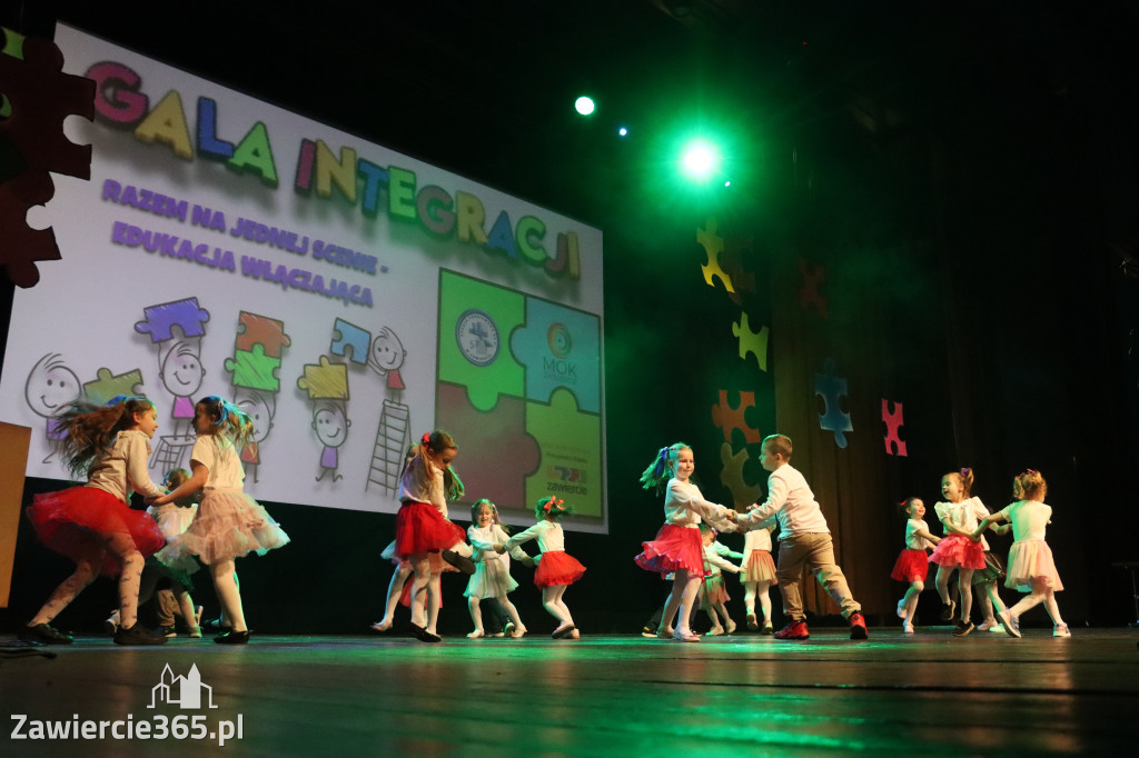 Fotorelacja I: GALA INTEGRACJI zorganizowana przez Szkoła Podstawowa nr 4 w Zawierciu