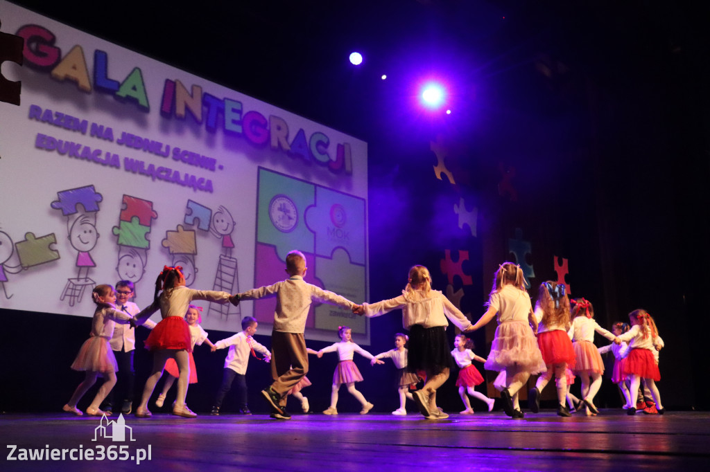Fotorelacja I: GALA INTEGRACJI zorganizowana przez Szkoła Podstawowa nr 4 w Zawierciu