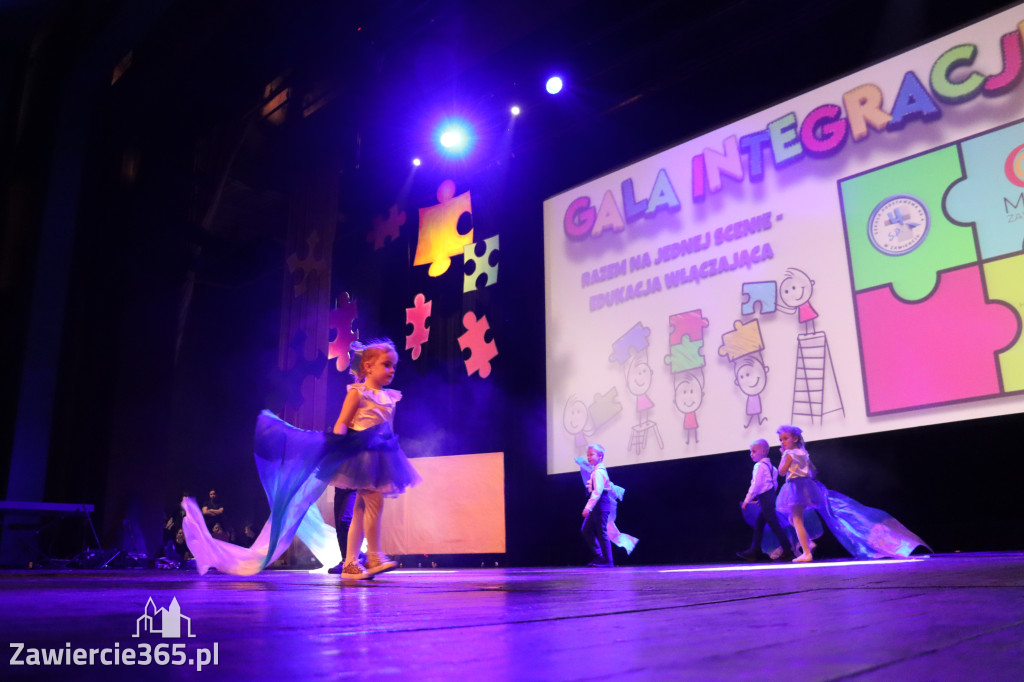 Fotorelacja I: GALA INTEGRACJI zorganizowana przez Szkoła Podstawowa nr 4 w Zawierciu