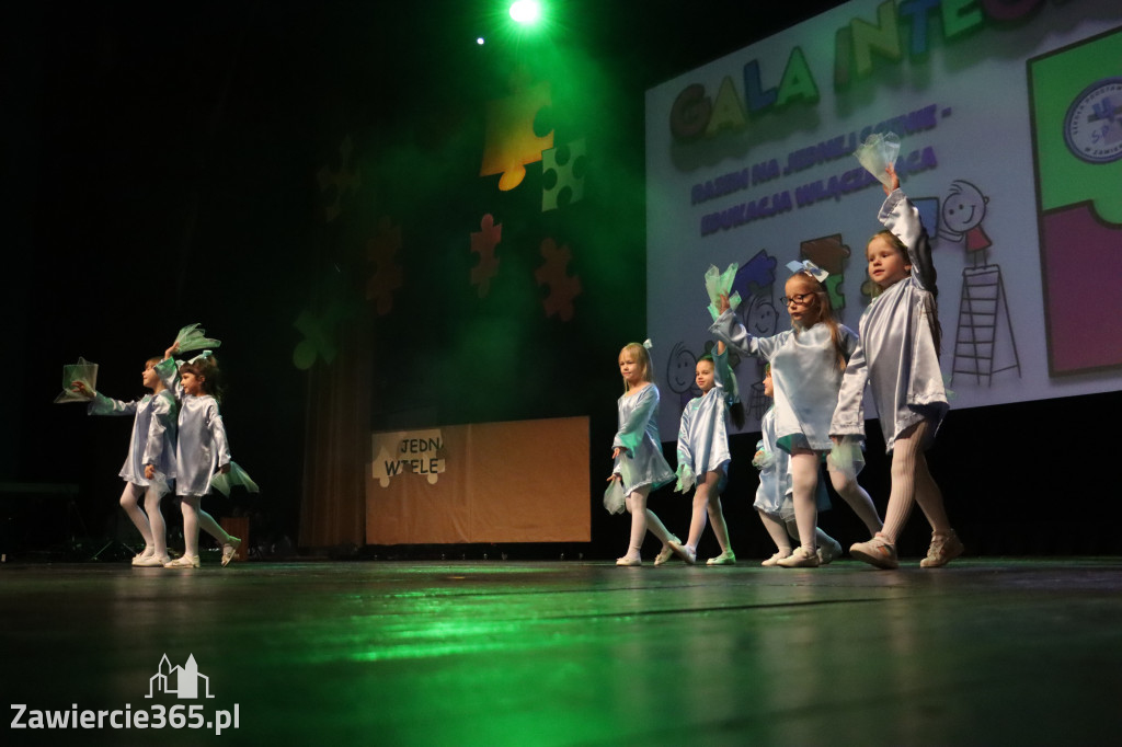 Fotorelacja I: GALA INTEGRACJI zorganizowana przez Szkoła Podstawowa nr 4 w Zawierciu