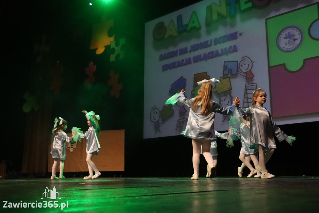 Fotorelacja I: GALA INTEGRACJI zorganizowana przez Szkoła Podstawowa nr 4 w Zawierciu