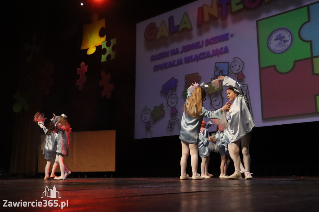 Fotorelacja I: GALA INTEGRACJI zorganizowana przez Szkoła Podstawowa nr 4 w Zawierciu