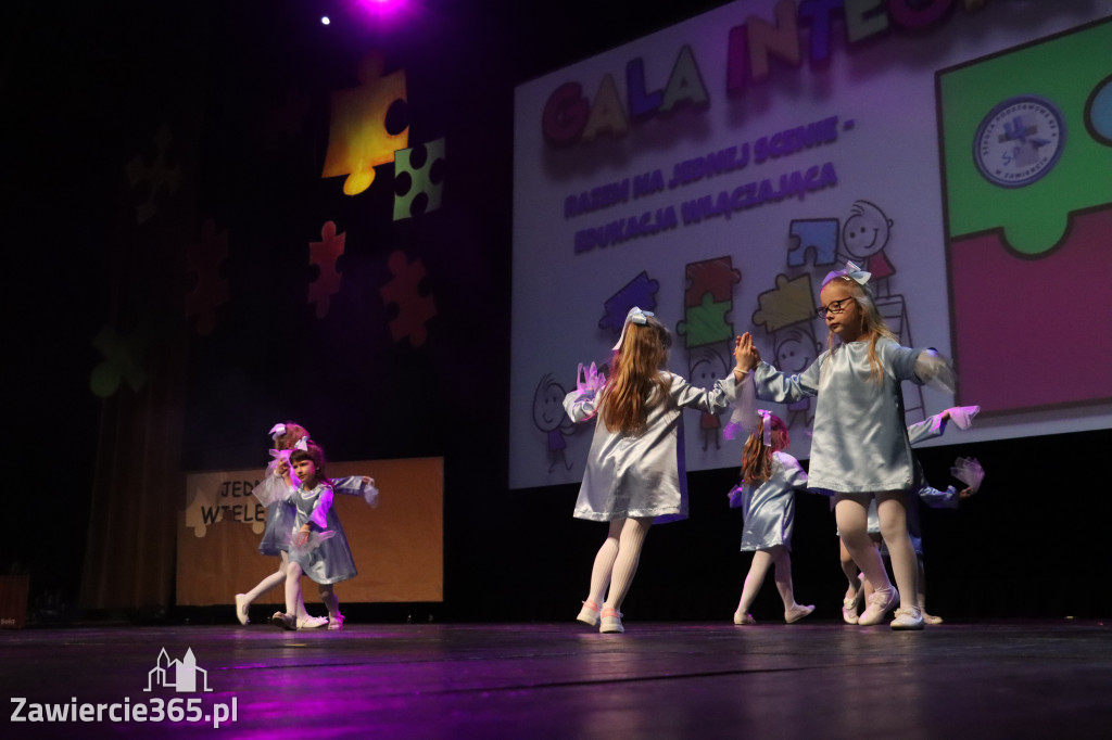 Fotorelacja I: GALA INTEGRACJI zorganizowana przez Szkoła Podstawowa nr 4 w Zawierciu