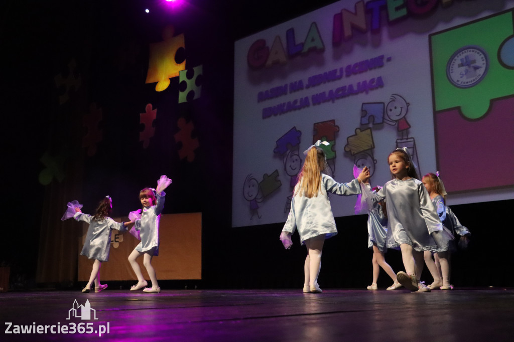 Fotorelacja I: GALA INTEGRACJI zorganizowana przez Szkoła Podstawowa nr 4 w Zawierciu