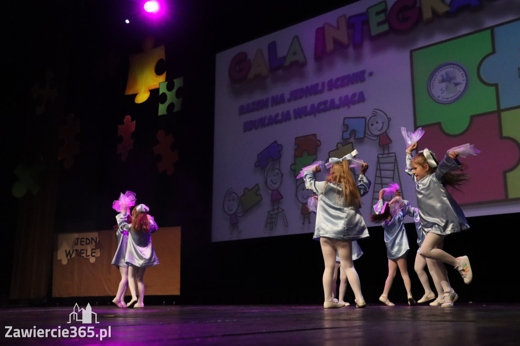 Fotorelacja I: GALA INTEGRACJI zorganizowana przez Szkoła Podstawowa nr 4 w Zawierciu