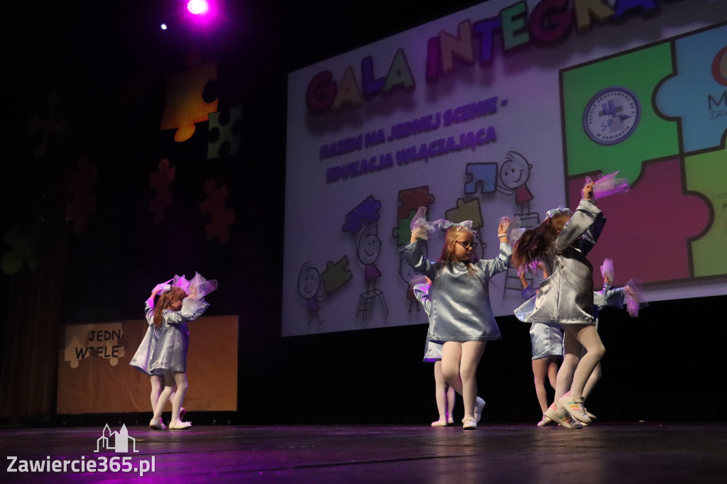 Fotorelacja I: GALA INTEGRACJI zorganizowana przez Szkoła Podstawowa nr 4 w Zawierciu
