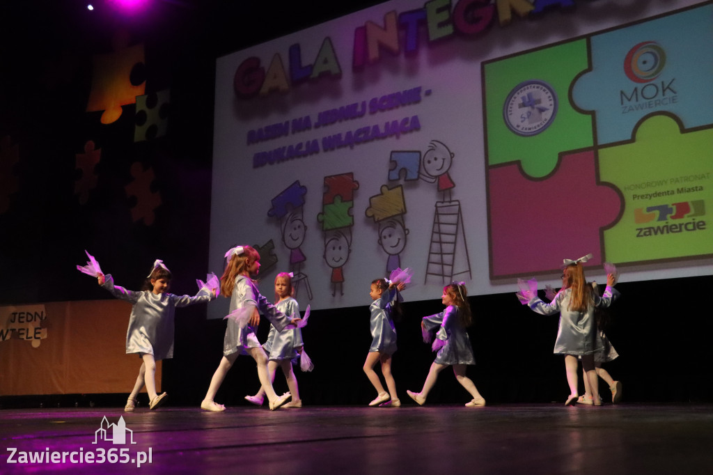 Fotorelacja I: GALA INTEGRACJI zorganizowana przez Szkoła Podstawowa nr 4 w Zawierciu
