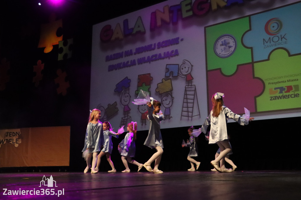 Fotorelacja I: GALA INTEGRACJI zorganizowana przez Szkoła Podstawowa nr 4 w Zawierciu