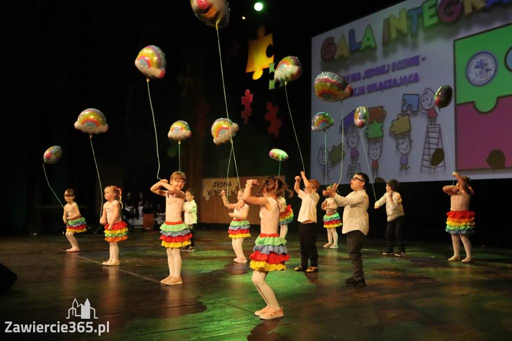 Fotorelacja I: GALA INTEGRACJI zorganizowana przez Szkoła Podstawowa nr 4 w Zawierciu
