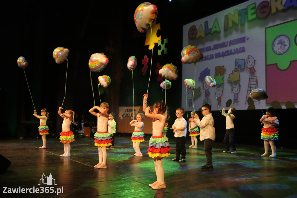 Fotorelacja I: GALA INTEGRACJI zorganizowana przez Szkoła Podstawowa nr 4 w Zawierciu