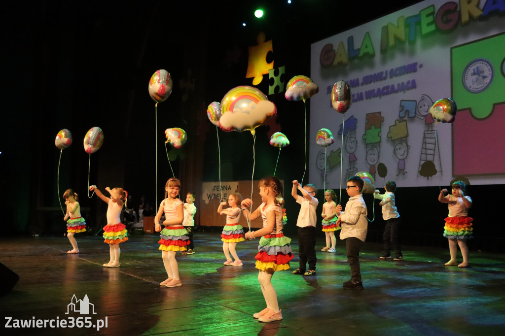 Fotorelacja I: GALA INTEGRACJI zorganizowana przez Szkoła Podstawowa nr 4 w Zawierciu