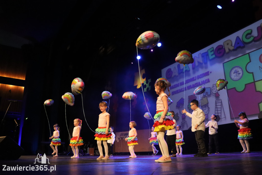 Fotorelacja I: GALA INTEGRACJI zorganizowana przez Szkoła Podstawowa nr 4 w Zawierciu