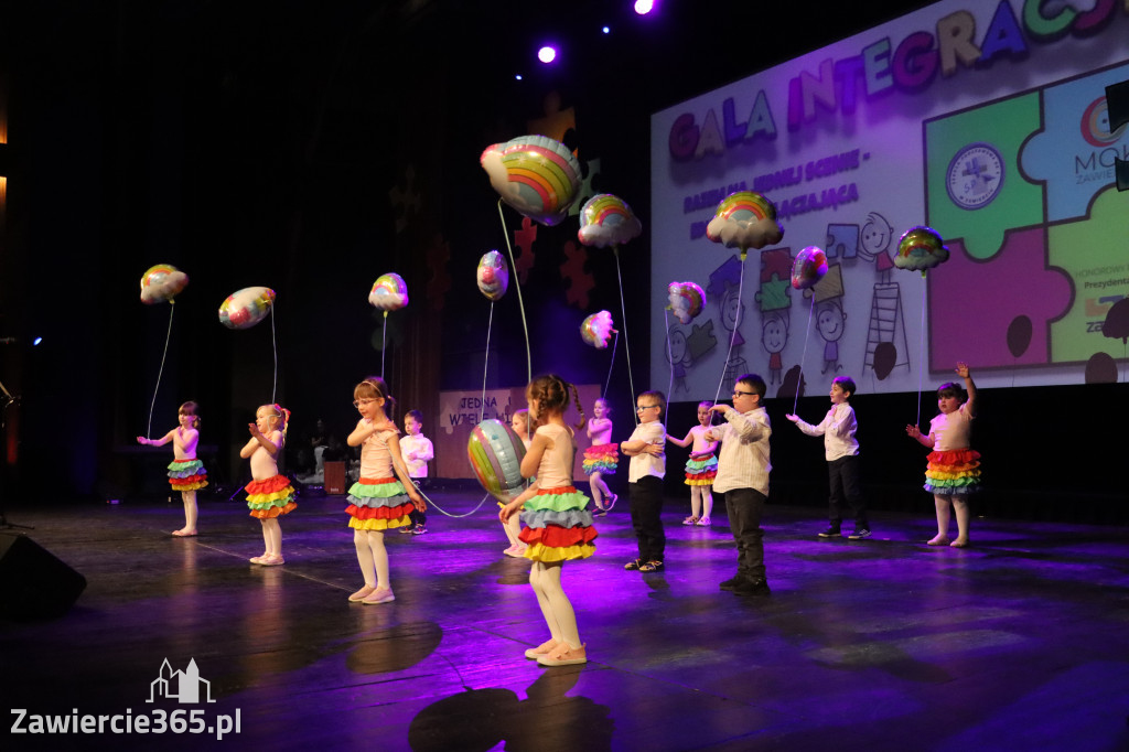 Fotorelacja I: GALA INTEGRACJI zorganizowana przez Szkoła Podstawowa nr 4 w Zawierciu