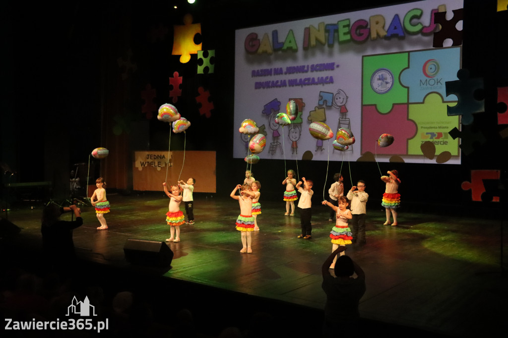 Fotorelacja I: GALA INTEGRACJI zorganizowana przez Szkoła Podstawowa nr 4 w Zawierciu