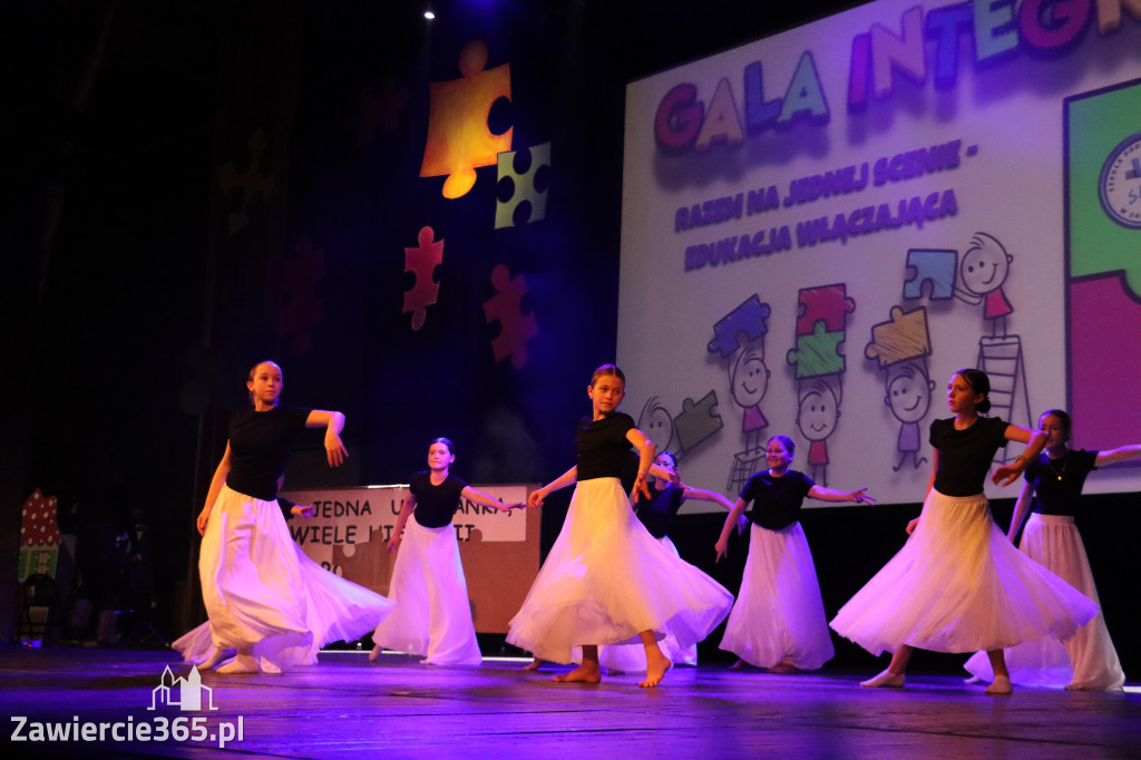 Fotorelacja II: GALA INTEGRACJI zorganizowana przez Szkoła Podstawowa nr 4 w Zawierciu