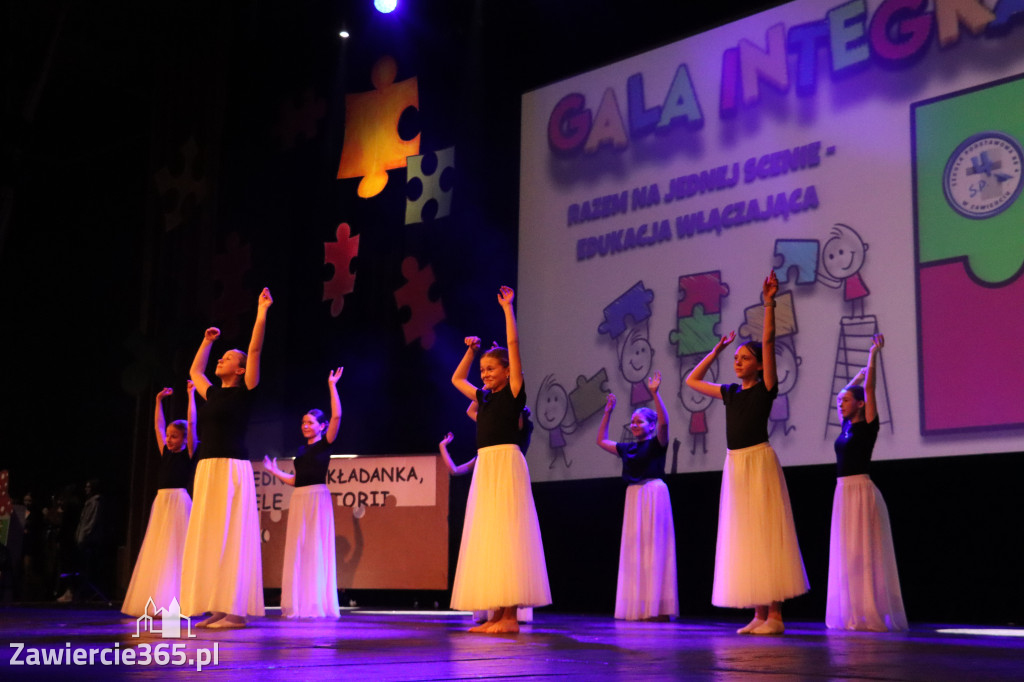 Fotorelacja II: GALA INTEGRACJI zorganizowana przez Szkoła Podstawowa nr 4 w Zawierciu