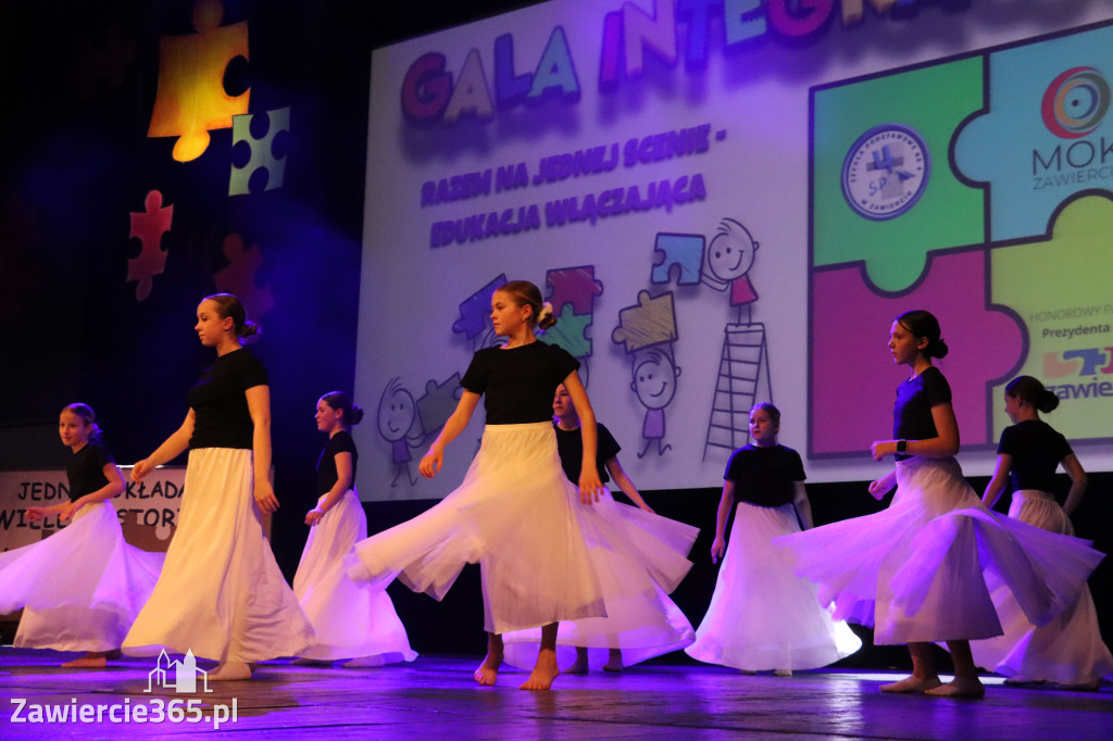 Fotorelacja II: GALA INTEGRACJI zorganizowana przez Szkoła Podstawowa nr 4 w Zawierciu