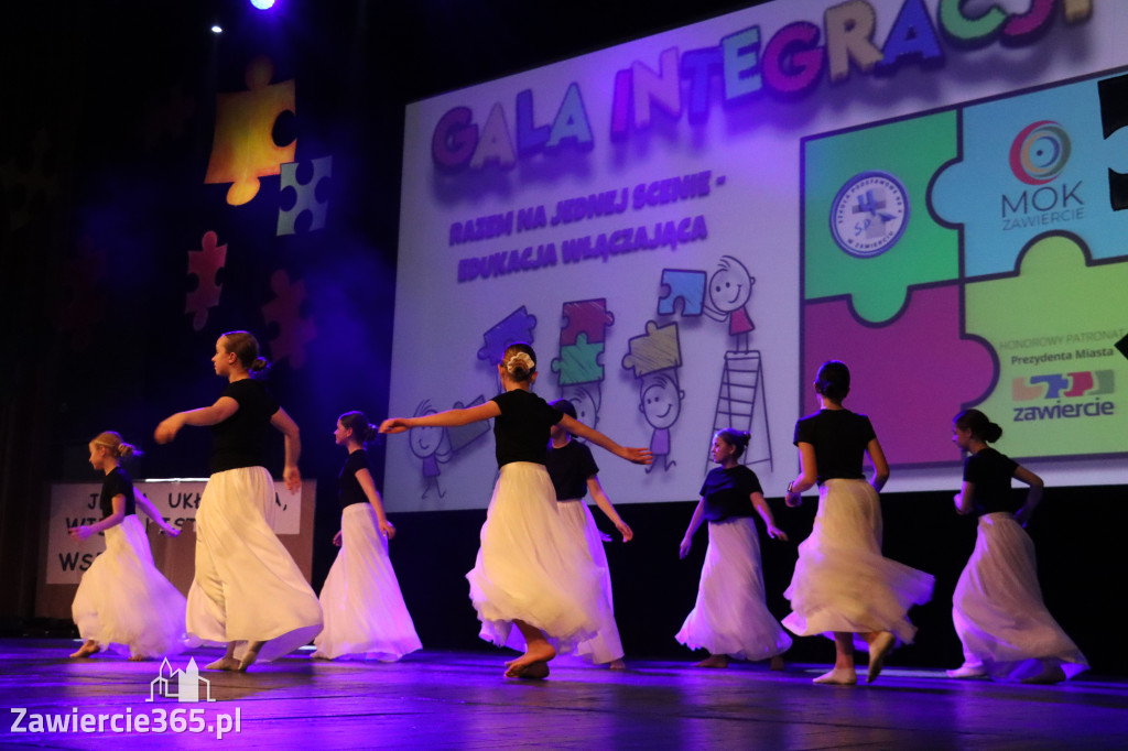 Fotorelacja II: GALA INTEGRACJI zorganizowana przez Szkoła Podstawowa nr 4 w Zawierciu