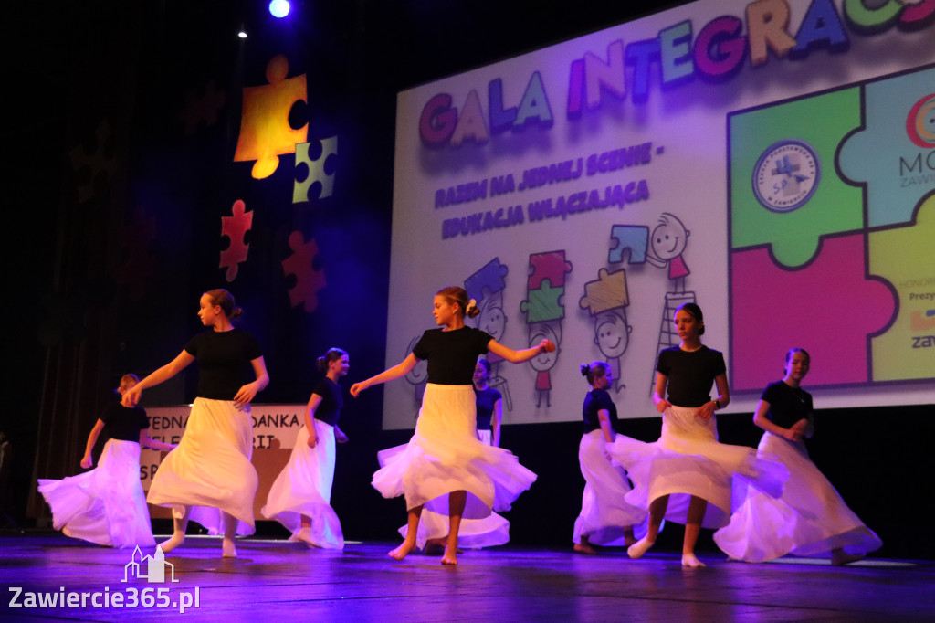 Fotorelacja II: GALA INTEGRACJI zorganizowana przez Szkoła Podstawowa nr 4 w Zawierciu