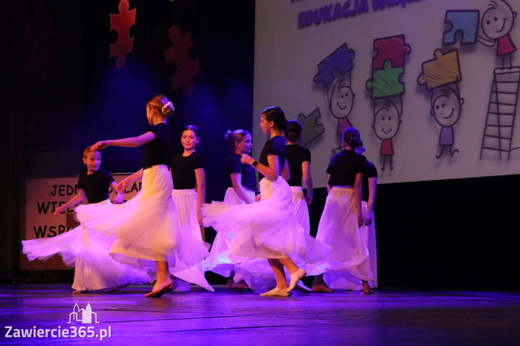 Fotorelacja II: GALA INTEGRACJI zorganizowana przez Szkoła Podstawowa nr 4 w Zawierciu