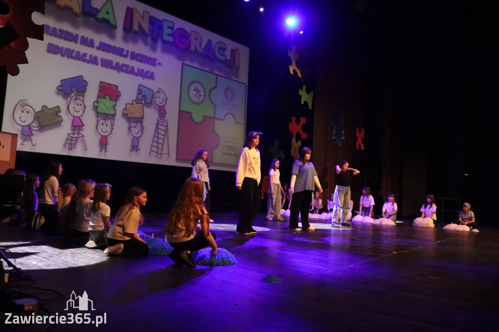 Fotorelacja II: GALA INTEGRACJI zorganizowana przez Szkoła Podstawowa nr 4 w Zawierciu