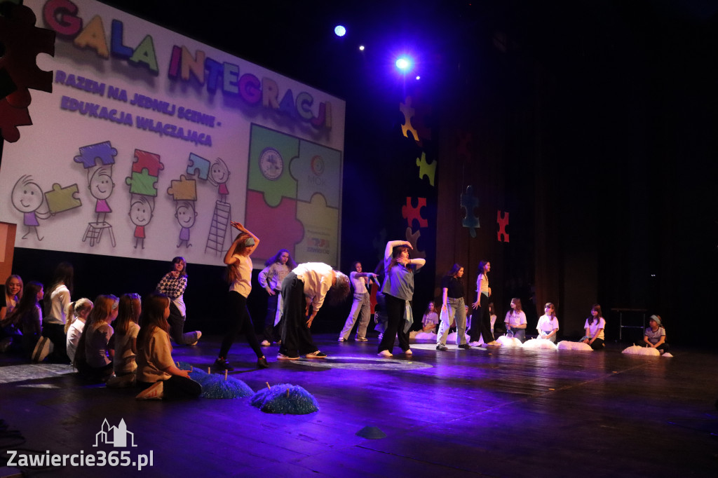 Fotorelacja II: GALA INTEGRACJI zorganizowana przez Szkoła Podstawowa nr 4 w Zawierciu