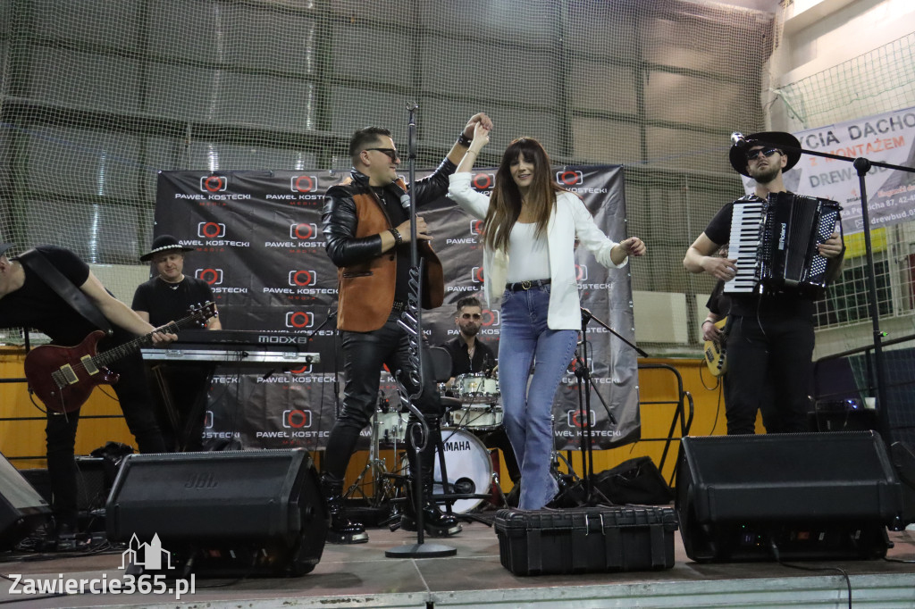 Fotorelacja: Artyści vs Policja - wydarzenie charytatywne w Zawierciu