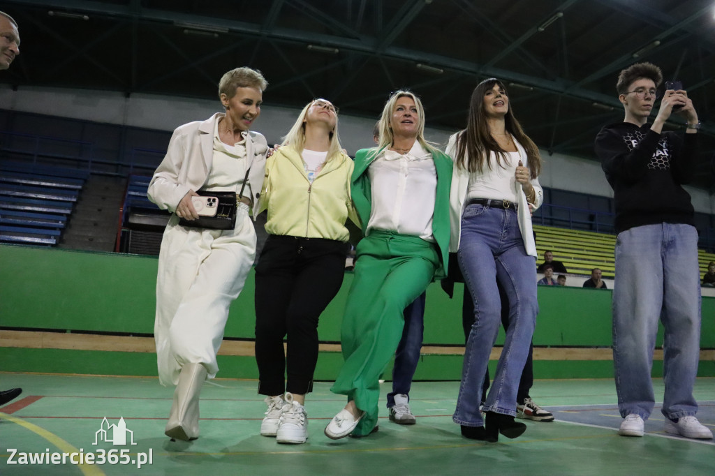 Fotorelacja: Artyści vs Policja - wydarzenie charytatywne w Zawierciu