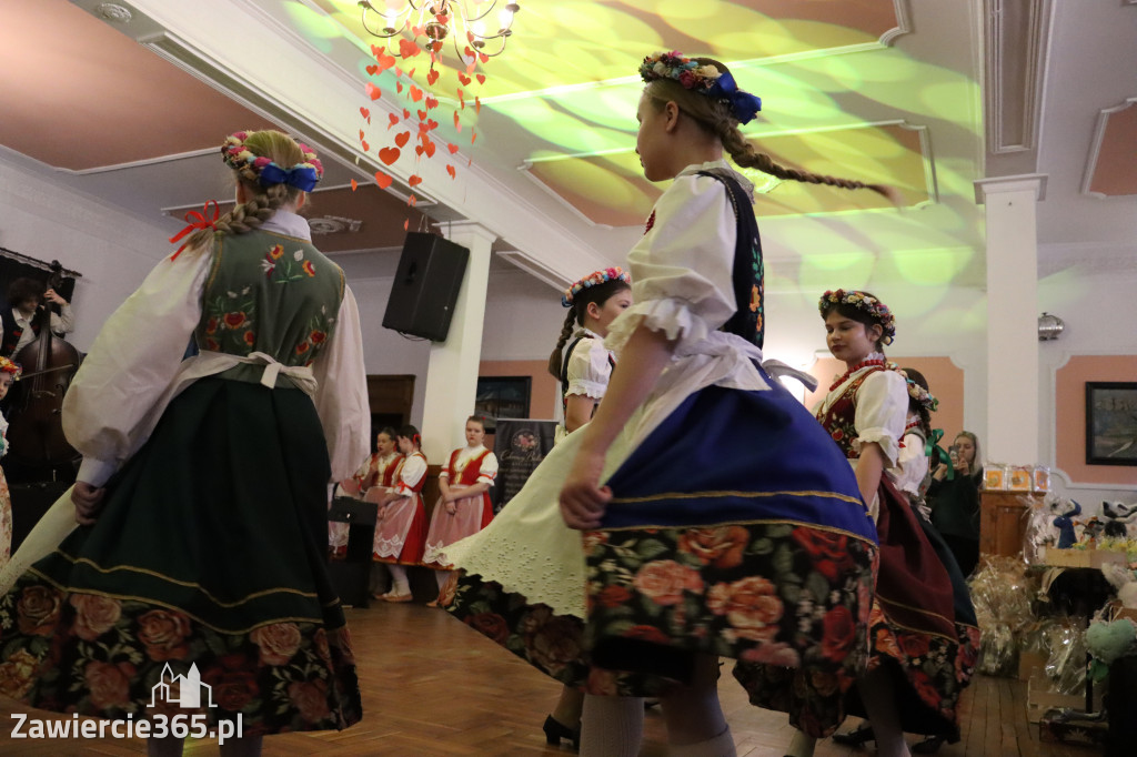 Fotorelacja: Kiermasz Wielkanocny w Pałacyku nad Wartą w Zawierciu