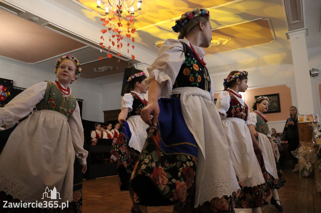 Fotorelacja: Kiermasz Wielkanocny w Pałacyku nad Wartą w Zawierciu
