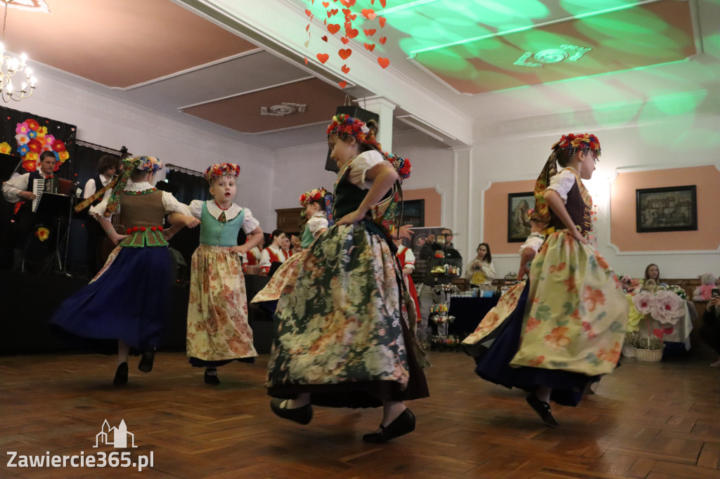 Fotorelacja: Kiermasz Wielkanocny w Pałacyku nad Wartą w Zawierciu