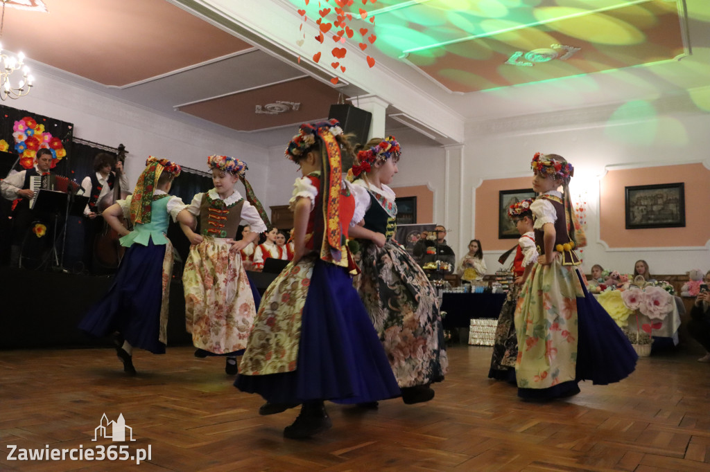 Fotorelacja: Kiermasz Wielkanocny w Pałacyku nad Wartą w Zawierciu