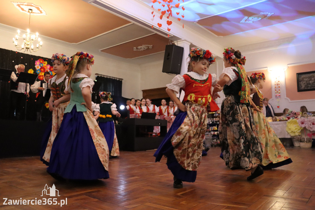 Fotorelacja: Kiermasz Wielkanocny w Pałacyku nad Wartą w Zawierciu