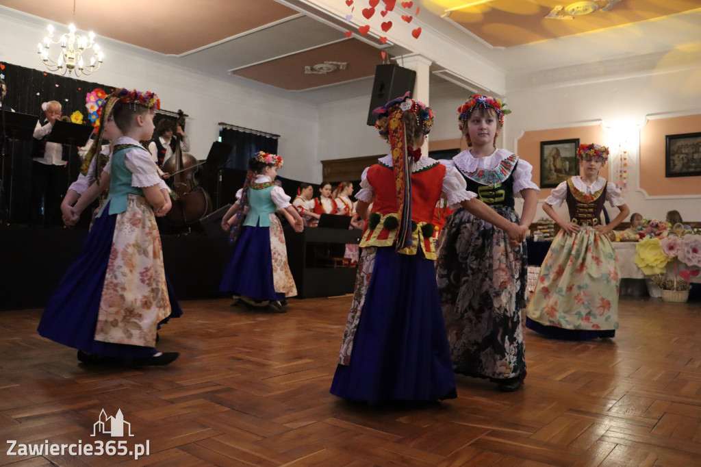 Fotorelacja: Kiermasz Wielkanocny w Pałacyku nad Wartą w Zawierciu