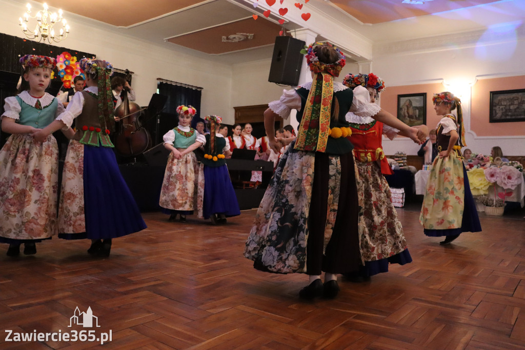 Fotorelacja: Kiermasz Wielkanocny w Pałacyku nad Wartą w Zawierciu