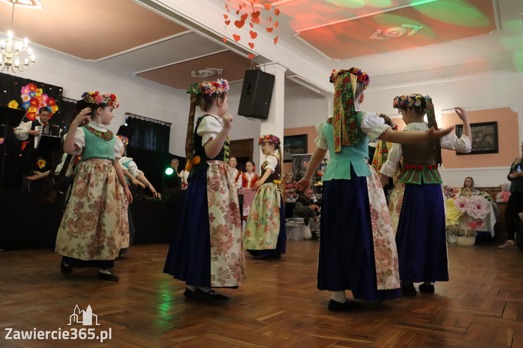 Fotorelacja: Kiermasz Wielkanocny w Pałacyku nad Wartą w Zawierciu